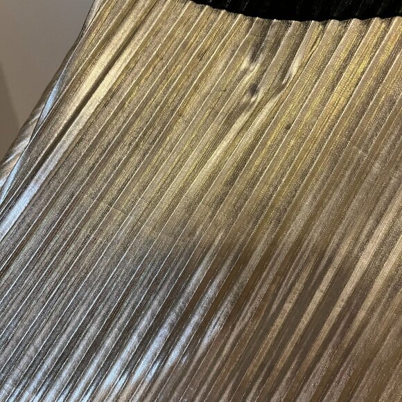 GUESS Metallic Pleated Skirt - Picture 5 of 12